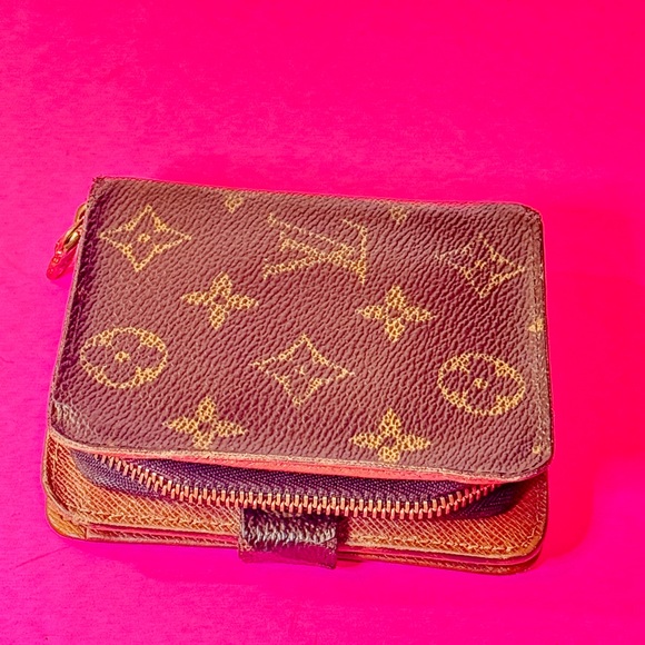 Louis Vuitton Classic Brown Monogram Wallet compact 4x4 organizer - Picture 3 of 14